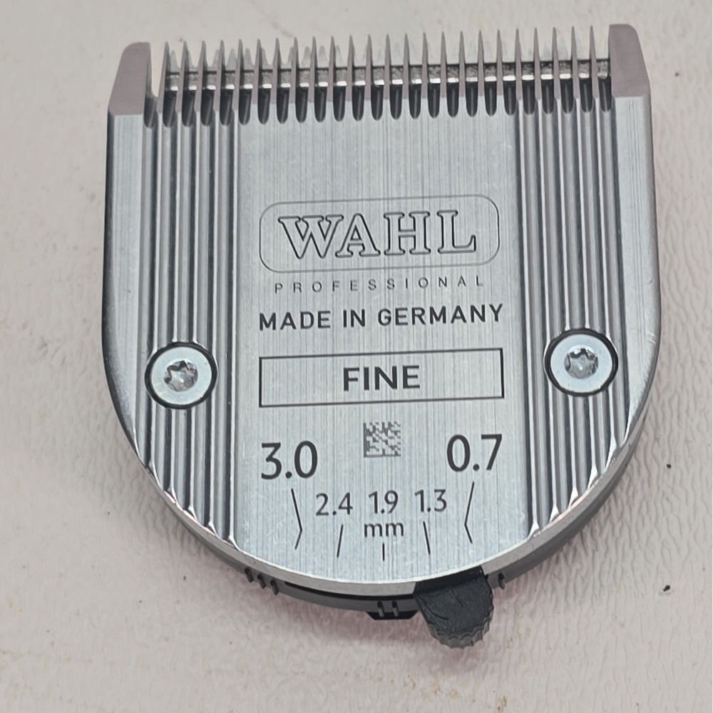 WAHL Professional Animal 5-in-1 Adjustable Blades Fine Gently Used Cleaned Sanat